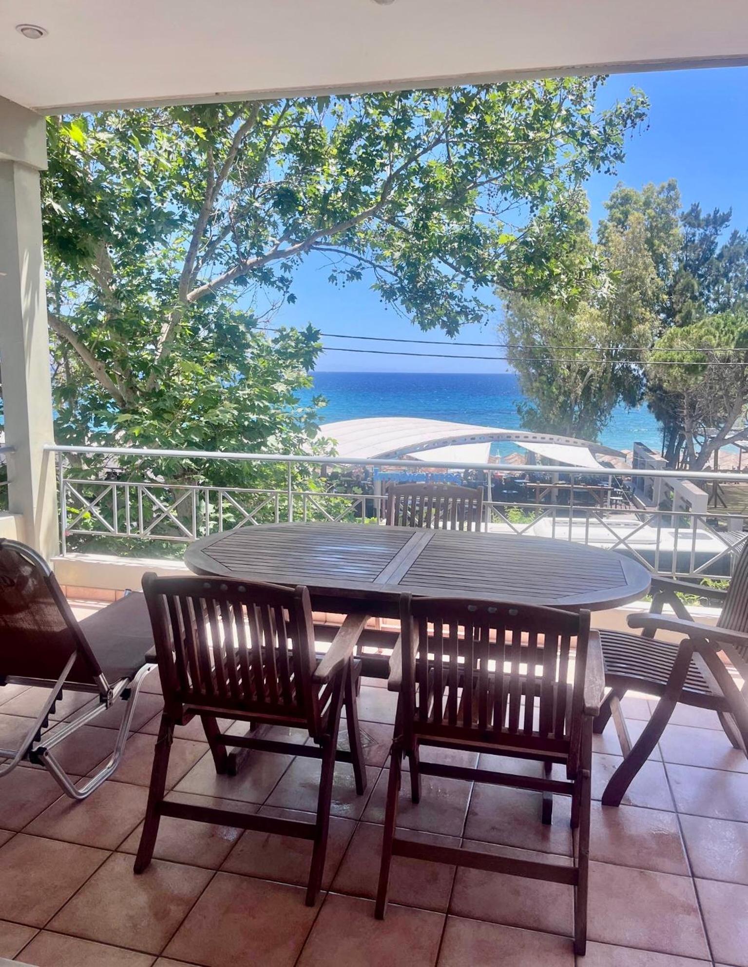 Вилла Chloe'S Sunrise Beach House Афины Экстерьер фото